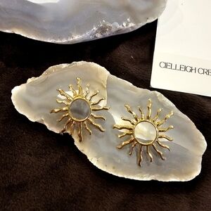 💥4 for $25💥 Goldtone Sunburst Earrings